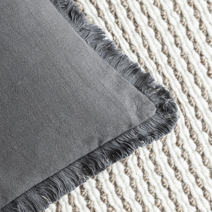 Rina™ | Linen pillowcases with fringes for lumbar support