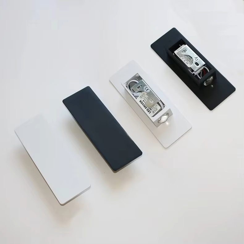 Azura™ | Modern Outdoor Wall Light