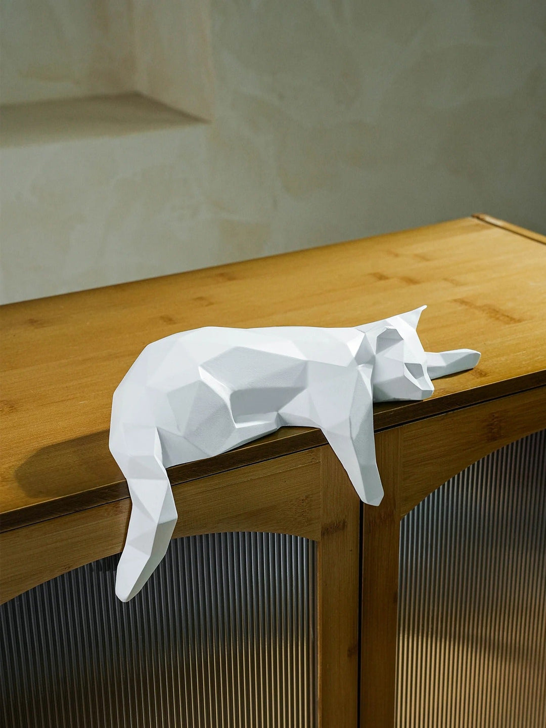 Cedro™ | Geometric Statue of a Resting Cat