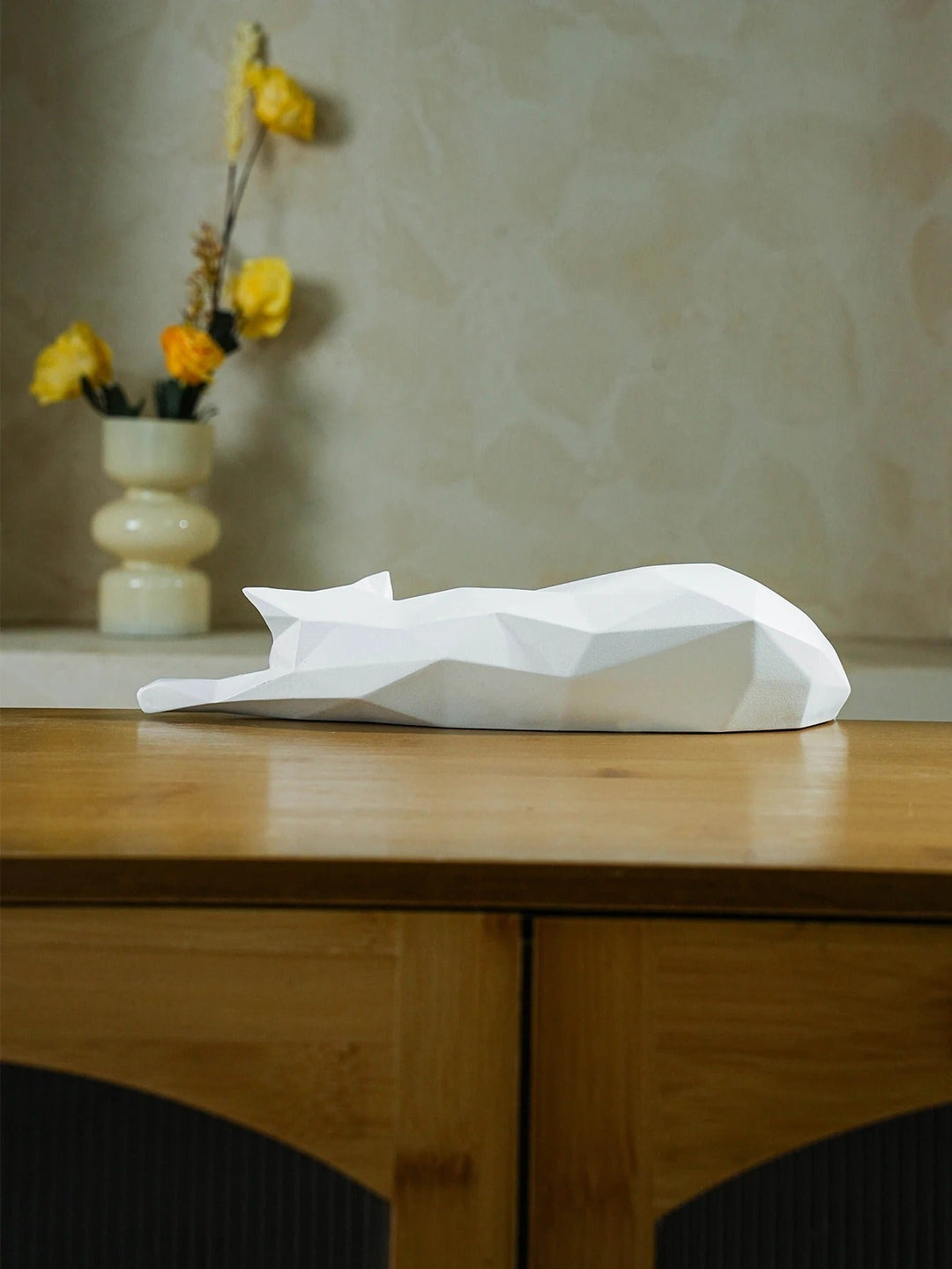 Cedro™ | Geometric Statue of a Resting Cat