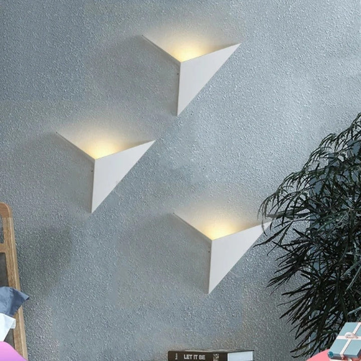 Jena™ | Modern geometric triangular lamp
