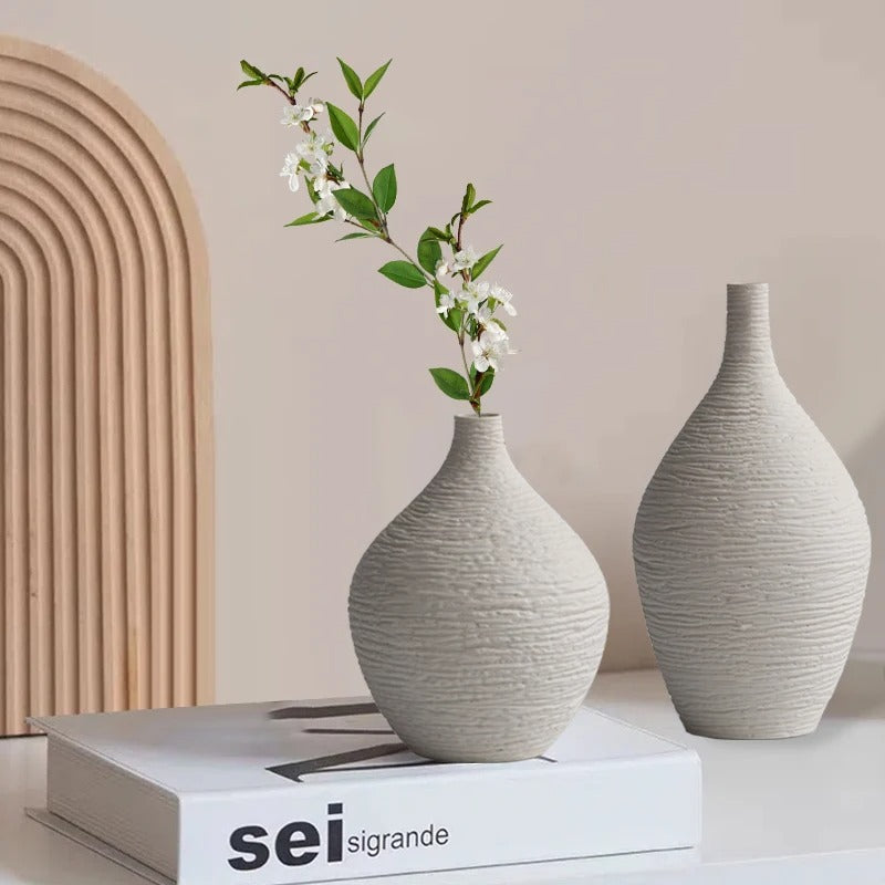Sami™ | Ceramic vase with narrow opening